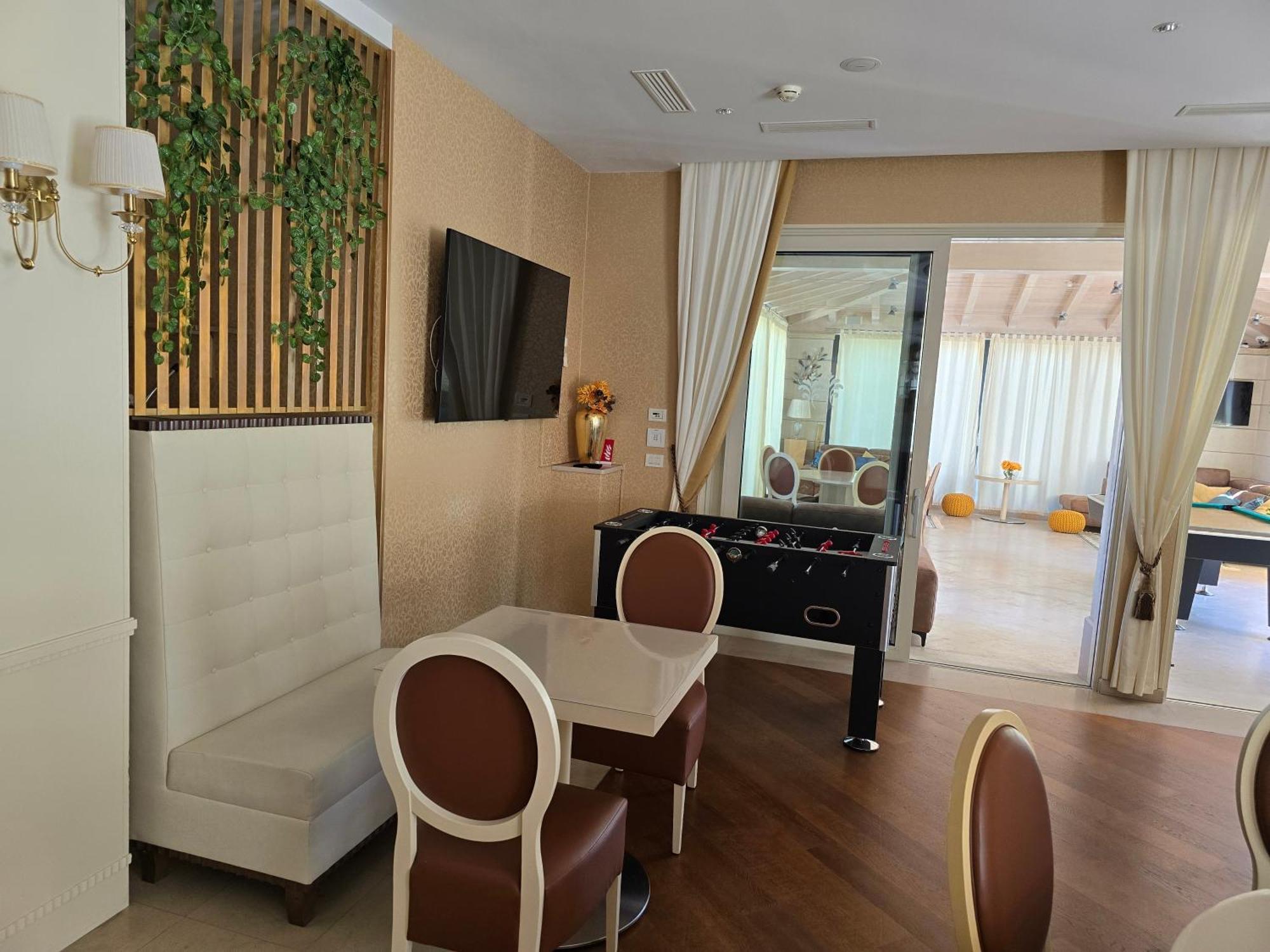 Boutique Oasi Nočitev z zajtrkom 5*